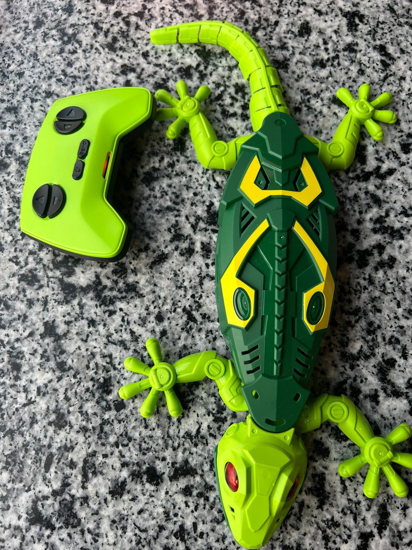 Duvara Tırmanan Kertenkele